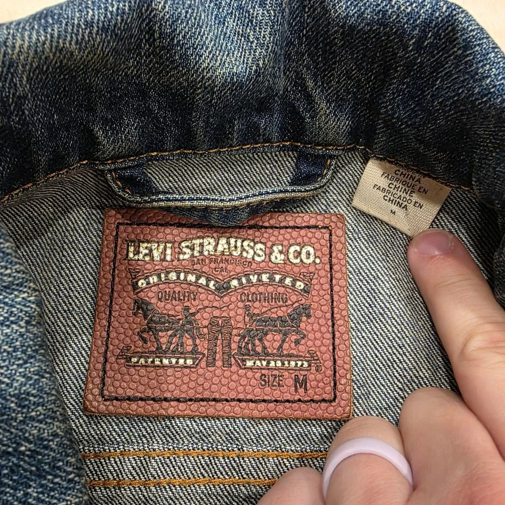 Levi's x NFL 2016 Los Angeles Rams Denim Trucker Jacket Men's Size M Embroidered